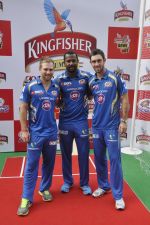 Mumbai Indians Dwayne Smith, Glen Maxwell and Aiden Blizzard Kingfisher _Bowl Out_  event in Phoenix, Mumbai on 13th May 2013 (20).JPG